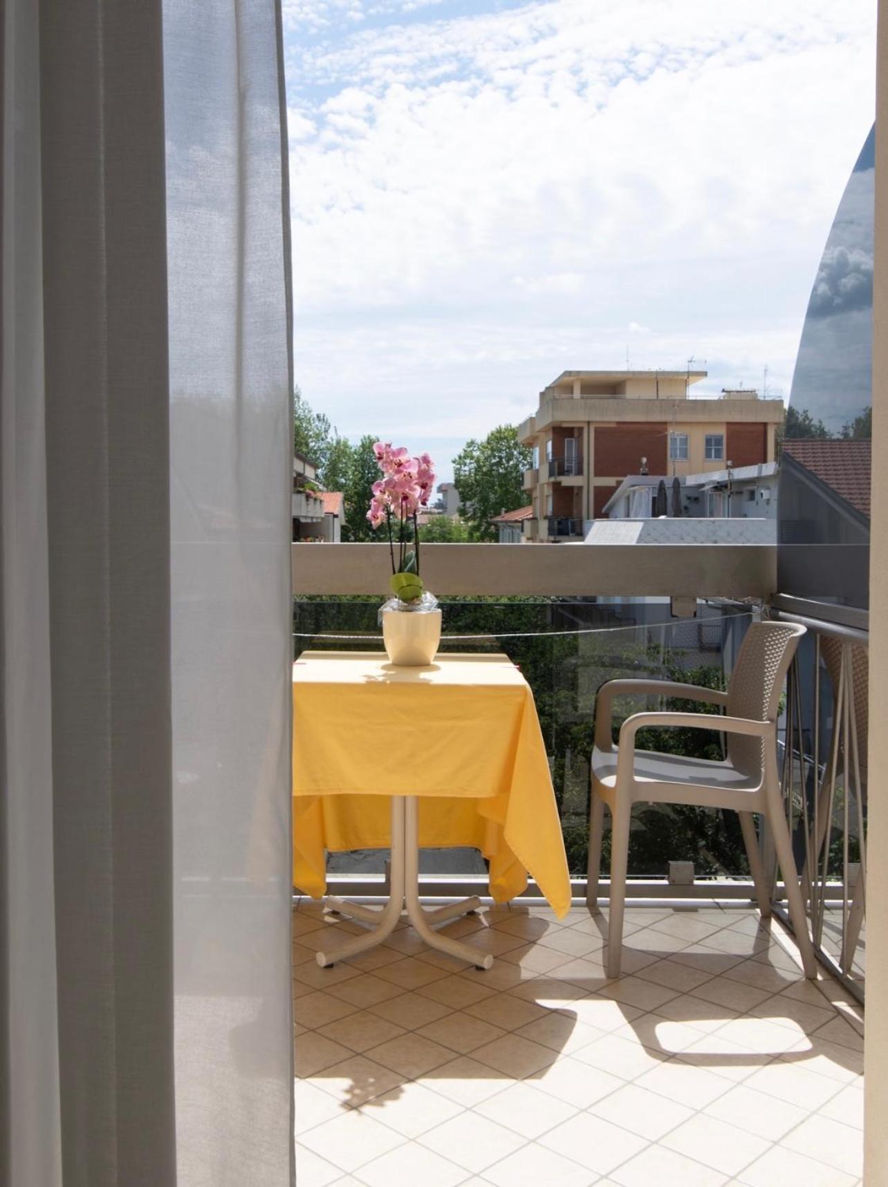 Hotel Miro Cattolica Exterior foto